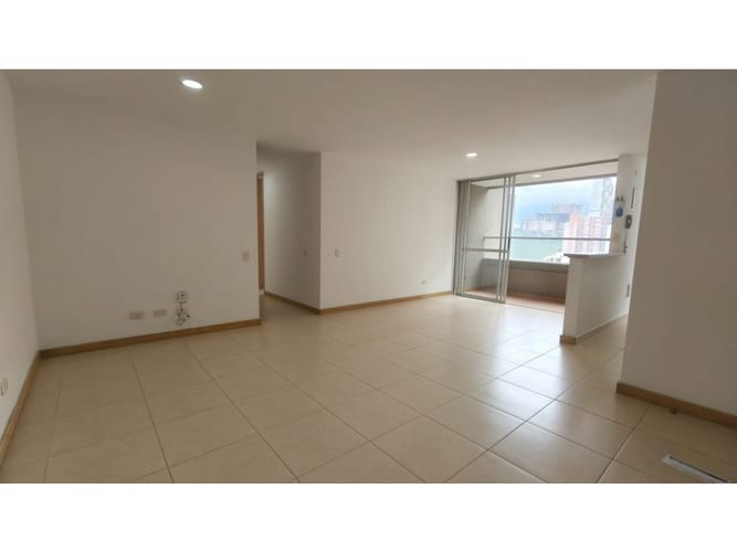 Apartamento de 3 alcobas en arriendo en Loma De San Jose, Sabaneta, 80 m² · foto 1 de 21