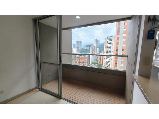 Apartamento de 3 alcobas en arriendo en Loma De San Jose, Sabaneta, 80 m² · foto 2 de 21