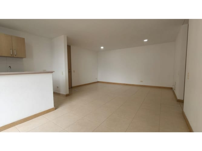Apartamento de 3 alcobas en arriendo en Loma De San Jose, Sabaneta, 80 m² · foto 3 de 21
