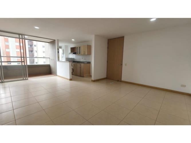 Apartamento de 3 alcobas en arriendo en Loma De San Jose, Sabaneta, 80 m² · foto 4 de 21