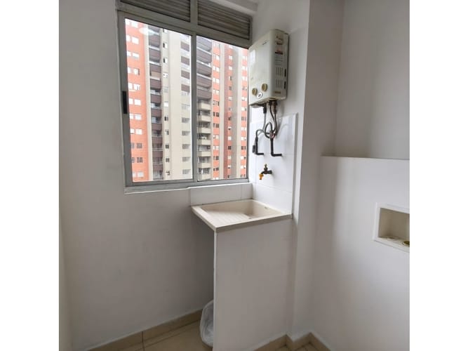 Apartamento de 3 alcobas en arriendo en Loma De San Jose, Sabaneta, 80 m² · foto 7 de 21