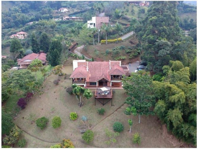 Casa de 4 alcobas en venta en La Tablaza, La Estrella, 320 m² · foto 2 de 4
