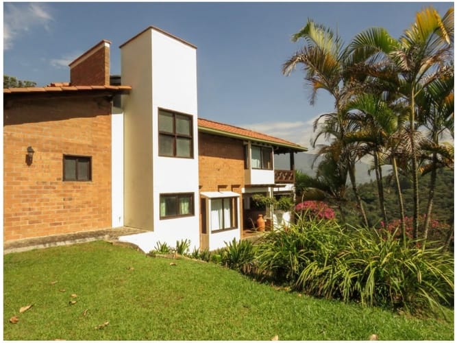 Casa de 4 alcobas en venta en La Tablaza, La Estrella, 320 m² · foto 3 de 4