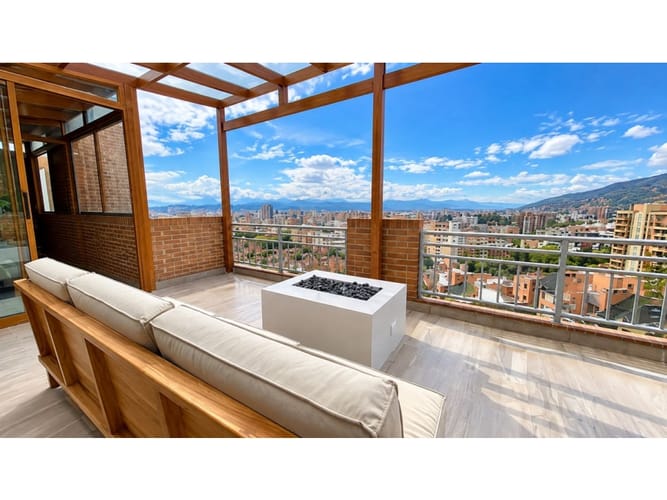 Apartamento de 4 alcobas en venta en Montearroyo, Bogotá, 352 m² · foto 2 de 24