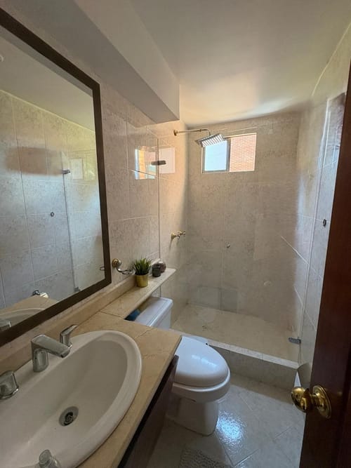 Apartamento de 3 alcobas en arriendo en San Patricio, Bogotá, 104 m² · foto 6 de 7