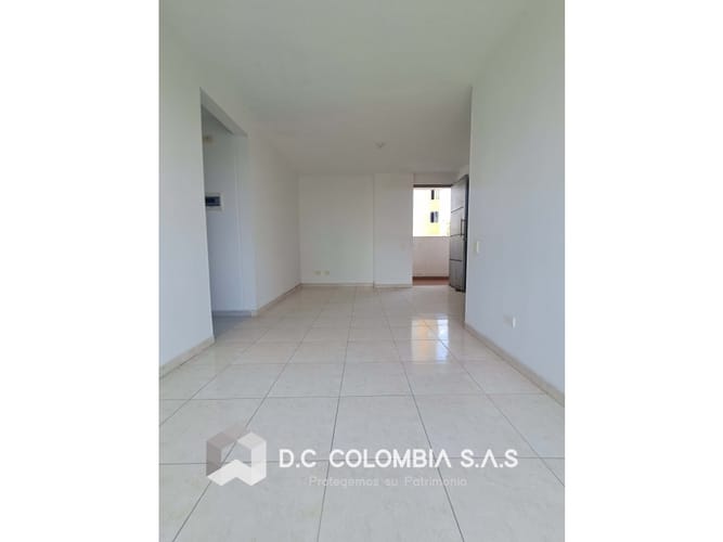 Apartamento de 3 alcobas en venta en Cr. Torre Geronela, Girón, 56 m² · foto 2 de 16