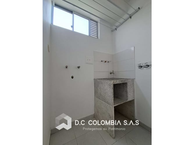 Apartamento de 3 alcobas en venta en Cr. Torre Geronela, Girón, 56 m² · foto 8 de 16