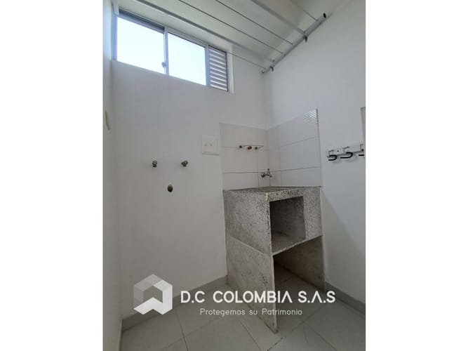 Apartamento de 3 alcobas en venta en Cr. Torre Geronela, Girón, 56 m² · foto 9 de 16