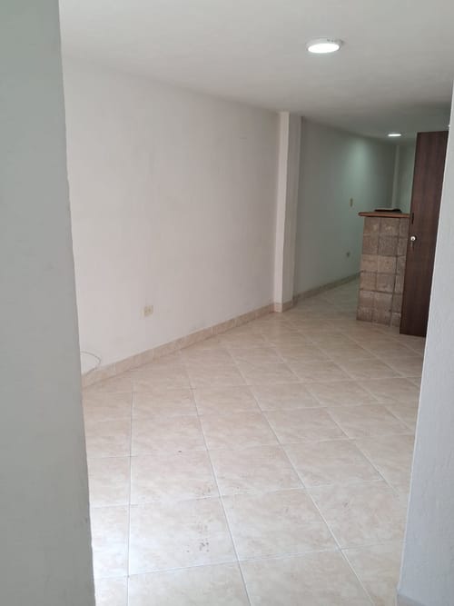 Apartamento de 2 alcobas en arriendo en Campo Valdes No.1, Medellín, 76 m² · foto 2 de 19