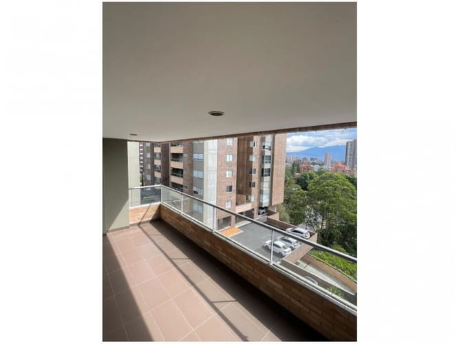 Apartamento de 2 alcobas en venta en La Inmaculada, Medellín, 125 m² · foto 11 de 18