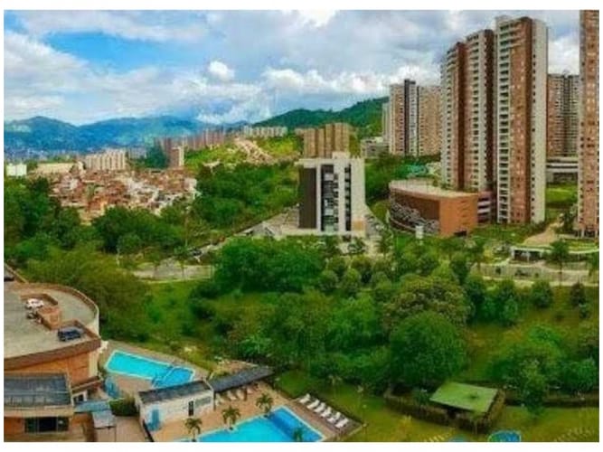 Apartamento de 3 alcobas en venta en Loma De Los Bernal, Medellín, 81 m² · foto 9 de 18
