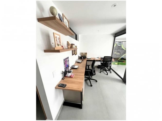Casa de 3 alcobas en venta en Miravalle, Medellín, 192 m² · foto 3 de 10