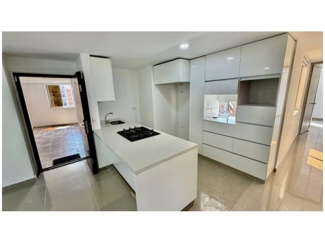 Apartamento de 3 alcobas en venta en Laureles, Medellín, 98 m² · foto 2 de 14