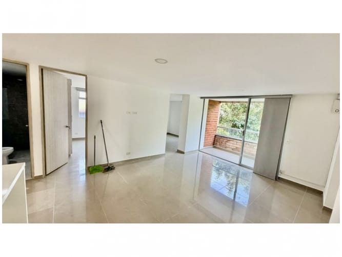 Apartamento de 3 alcobas en venta en Laureles, Medellín, 98 m² · foto 5 de 14