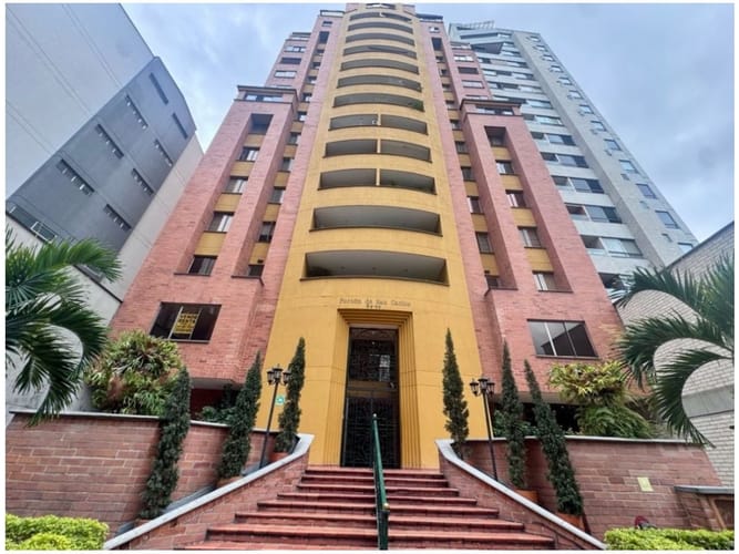 Apartamento de 3 alcobas en venta en Laureles, Medellín, 200 m² · foto 4 de 11