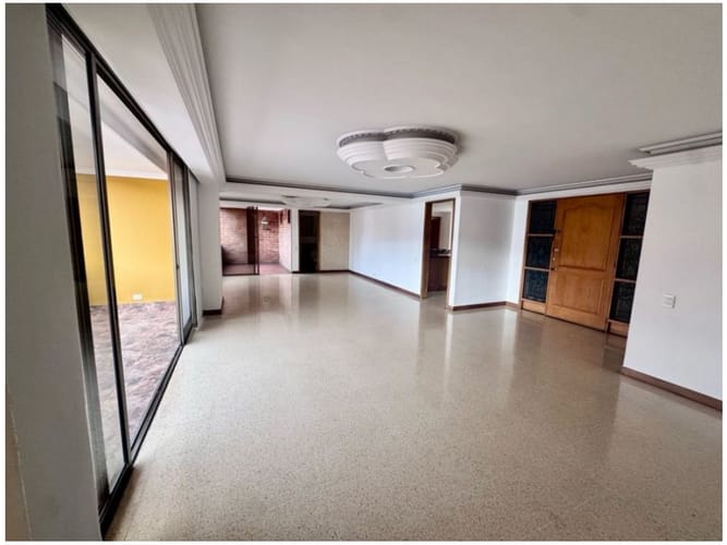Apartamento de 3 alcobas en venta en Laureles, Medellín, 200 m² · foto 5 de 11