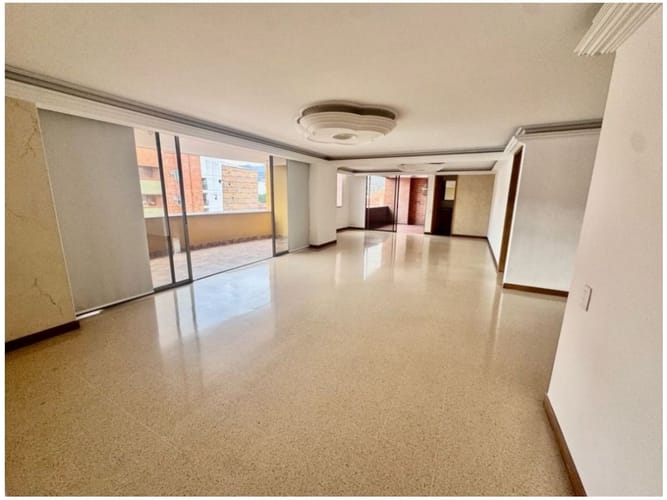 Apartamento de 3 alcobas en venta en Laureles, Medellín, 200 m² · foto 6 de 11