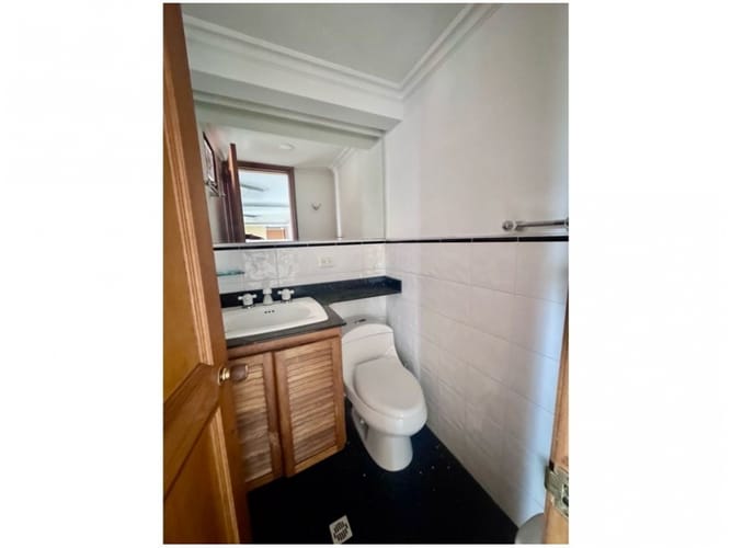 Apartamento de 3 alcobas en venta en Laureles, Medellín, 200 m² · foto 8 de 11