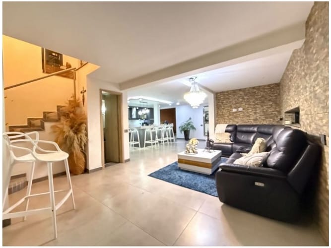 Casa de 4 alcobas en venta en Suramérica, La Estrella, 245 m² · foto 2 de 20