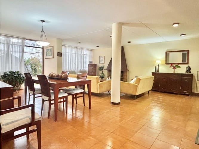 Casa de 10 alcobas en venta en Santa Barbara Oriental, Bogotá, 536 m² · foto 3 de 23