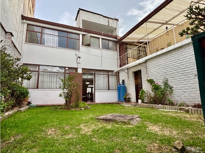 Casa de 6 alcobas en venta en Santa Barbara Oriental, Bogotá, 268 m² · foto 2 de 23