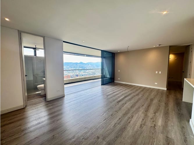 Apartamento de 1 alcoba en venta en El Poblado, Medellín, 89 m² · foto 2 de 10