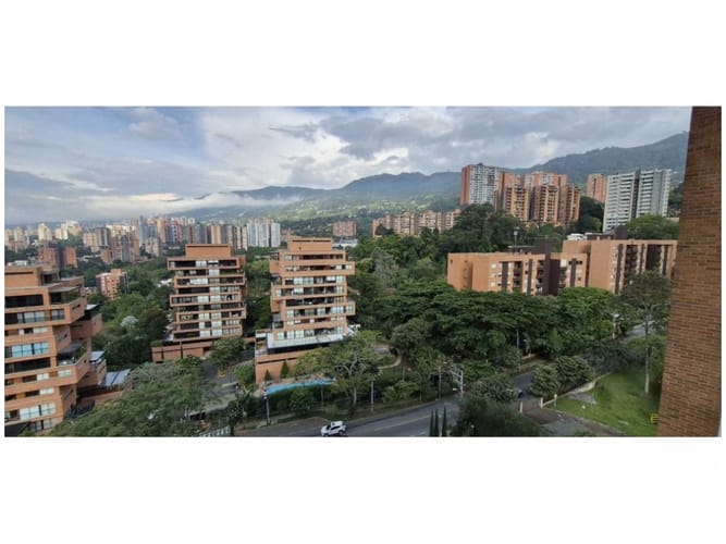 Apartamento de 3 alcobas en venta en Loma De Las Brujas, Envigado, 106 m² · foto 2 de 21