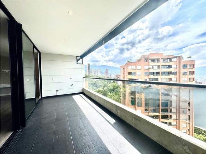 Apartamento de 1 alcoba en venta en El Poblado, Medellín, 89 m² · foto 3 de 10
