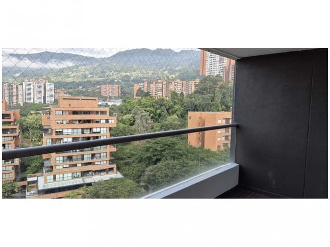 Apartamento de 3 alcobas en venta en Loma De Las Brujas, Envigado, 106 m² · foto 3 de 21