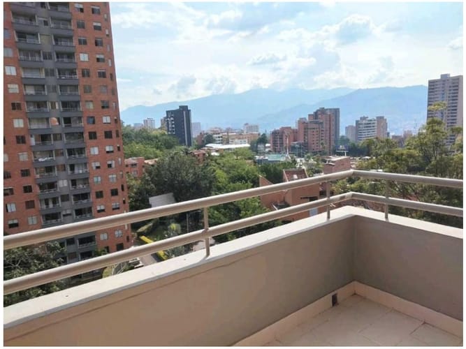 Apartamento de 3 alcobas en venta en El Poblado, Medellín, 95 m² · foto 3 de 10