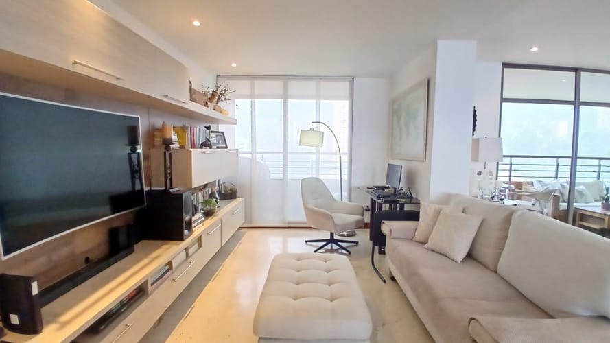 Apartamento de 3 alcobas en arriendo en El Tesoro, Medellín, 212 m² · foto 4 de 24