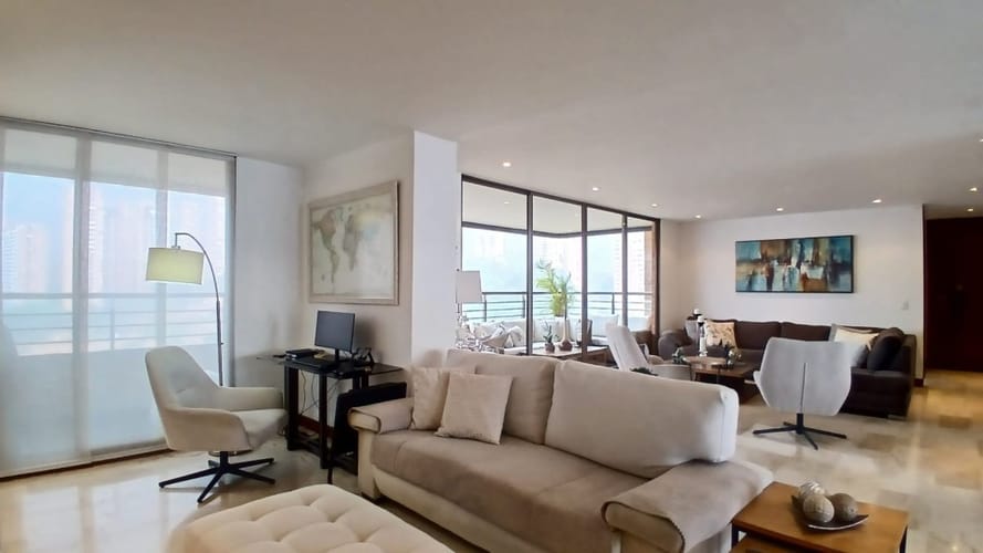 Apartamento de 3 alcobas en arriendo en El Tesoro, Medellín, 212 m² · foto 5 de 24