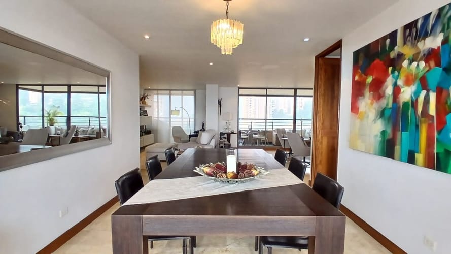 Apartamento de 3 alcobas en arriendo en El Tesoro, Medellín, 212 m² · foto 8 de 24
