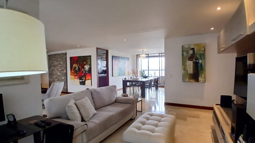 Apartamento de 3 alcobas en arriendo en El Tesoro, Medellín, 212 m² · foto 9 de 24