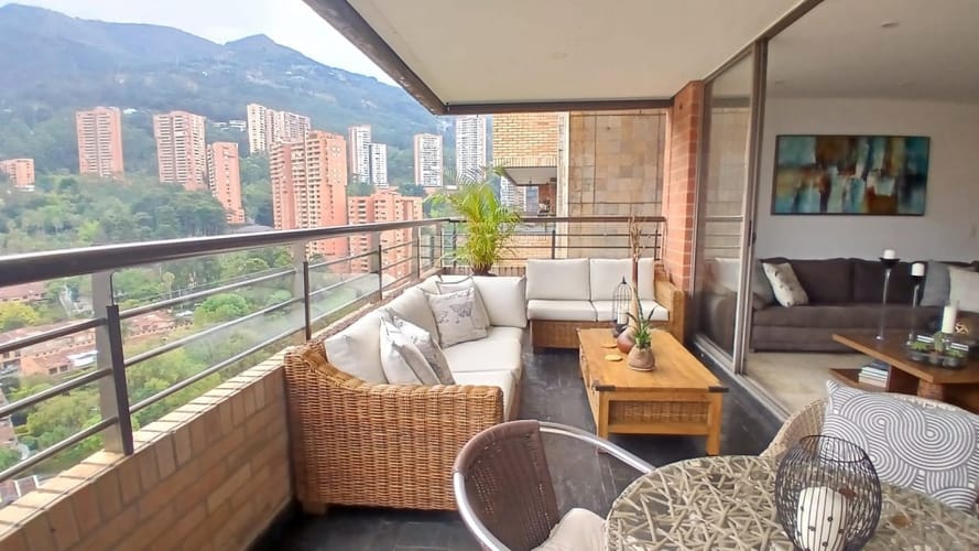 Apartamento de 3 alcobas en arriendo en El Tesoro, Medellín, 212 m² · foto 10 de 24
