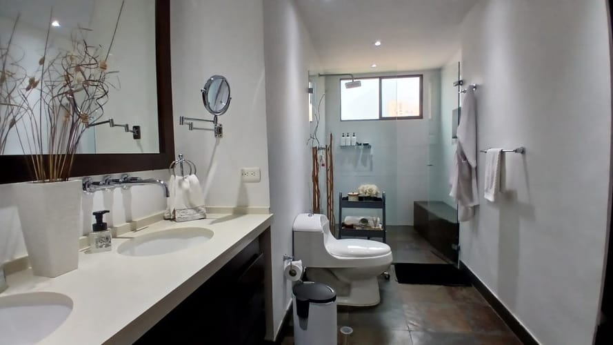 Apartamento de 3 alcobas en arriendo en El Tesoro, Medellín, 212 m² · foto 16 de 24