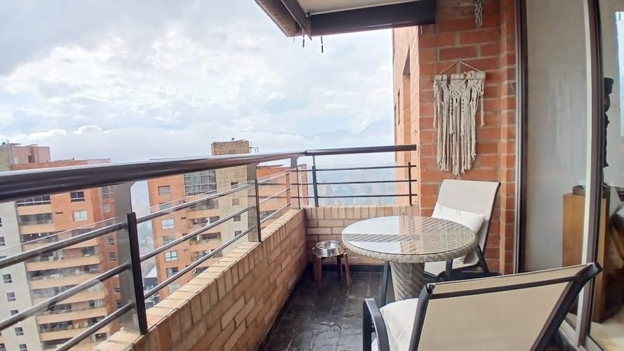 Apartamento de 3 alcobas en arriendo en El Tesoro, Medellín, 212 m² · foto 17 de 24