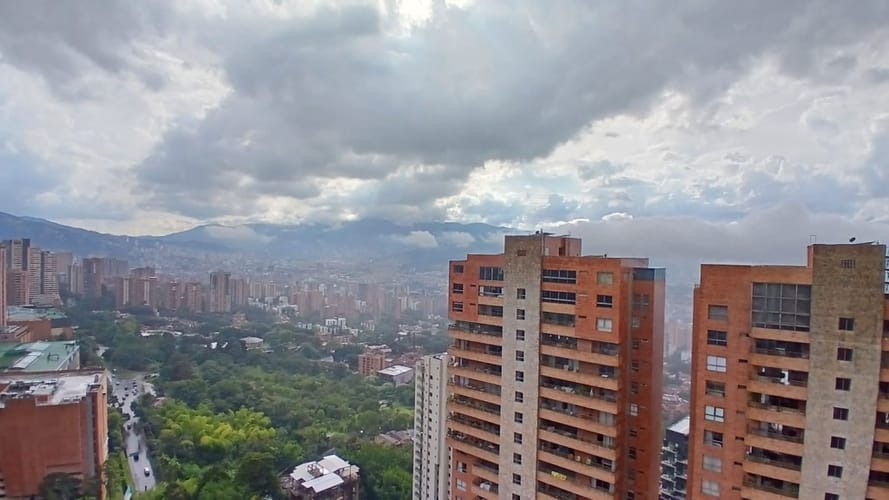 Apartamento de 3 alcobas en arriendo en El Tesoro, Medellín, 212 m² · foto 18 de 24