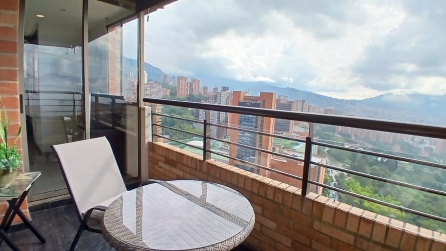 Apartamento de 3 alcobas en arriendo en El Tesoro, Medellín, 212 m² · foto 19 de 24