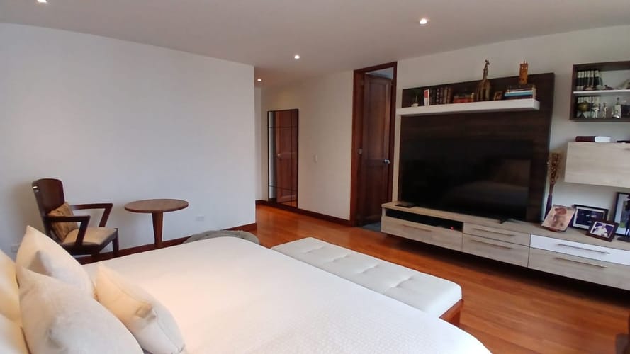Apartamento de 3 alcobas en arriendo en El Tesoro, Medellín, 212 m² · foto 20 de 24