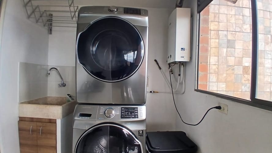 Apartamento de 3 alcobas en arriendo en El Tesoro, Medellín, 212 m² · foto 22 de 24