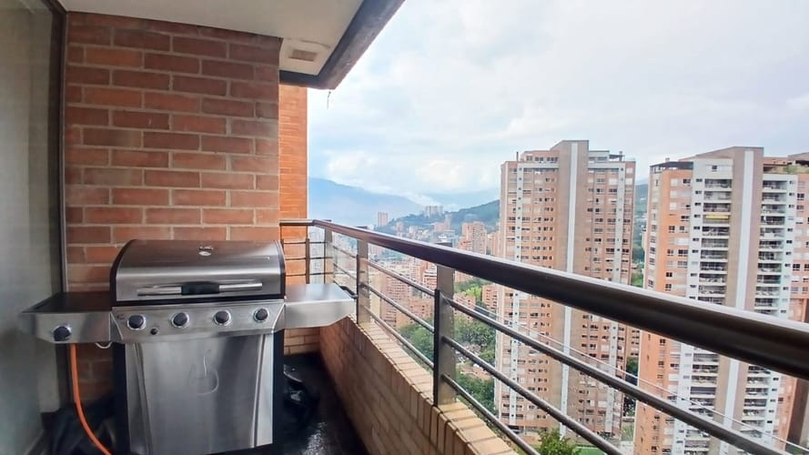 Apartamento de 3 alcobas en arriendo en El Tesoro, Medellín, 212 m² · foto 23 de 24