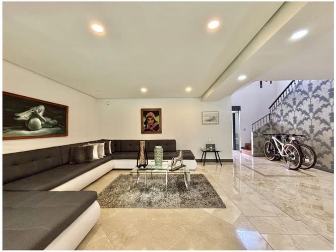 Casa de 3 alcobas en venta en Vía Las Palmas, Medellín, 290 m² · foto 2 de 20