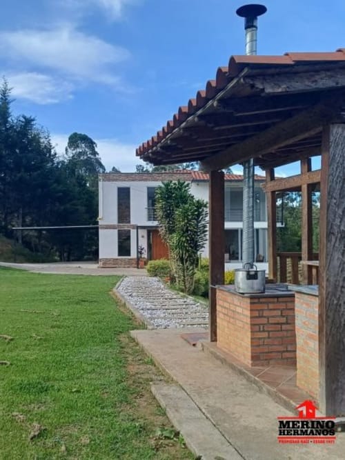 Casa de 4 alcobas en arriendo en Centro, Rionegro, 450 m² · foto 3 de 16