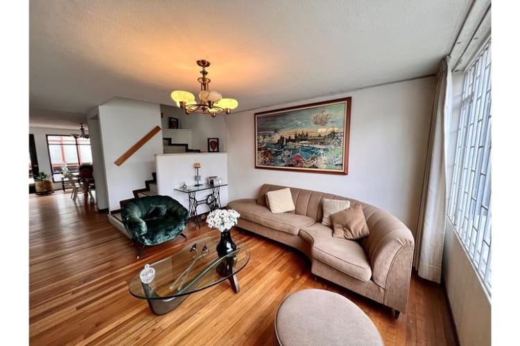 Casa de 6 alcobas en venta en La Castellana, Bogotá, 226 m² · foto 1 de 15