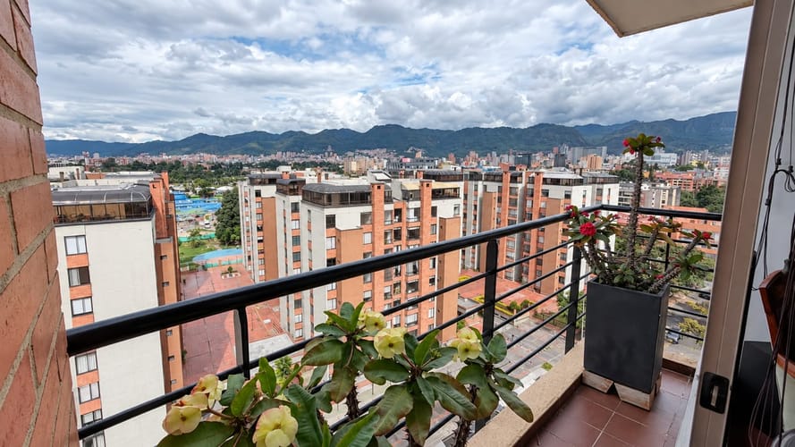 Apartamento de 3 alcobas en venta en Ciudad Salitre, Bogotá, 145 m² · foto 4 de 24