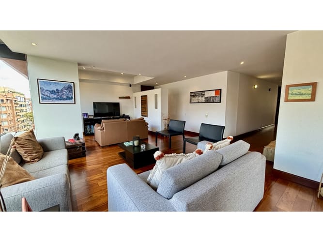 Apartamento de 3 alcobas en venta en El Virrey, Bogotá, 176 m² · foto 3 de 20