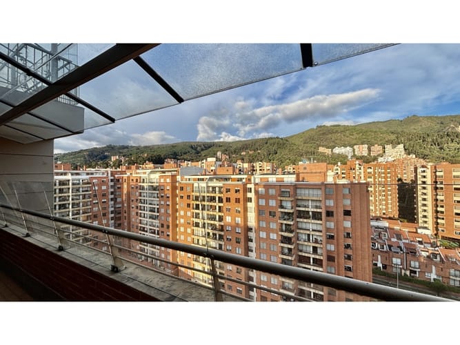 Apartamento de 3 alcobas en venta en Centro Comercial Palatino, Bogotá, 359 m² · foto 4 de 17