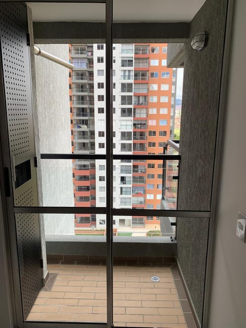 Apartamento de 3 alcobas en venta en Américas Central, Bogotá, 63 m² · foto 2 de 19