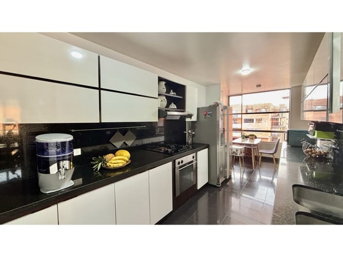 Apartamento de 3 alcobas en venta en Centro Comercial Palatino, Bogotá, 359 m² · foto 7 de 17